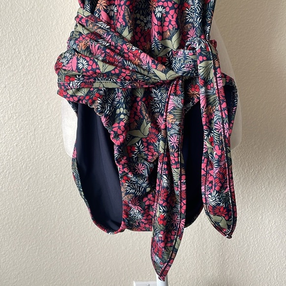 Hermosa - Genevieve High Halter Neck Sash Tie One-Piece Swimsuit - Picture 5 of 8